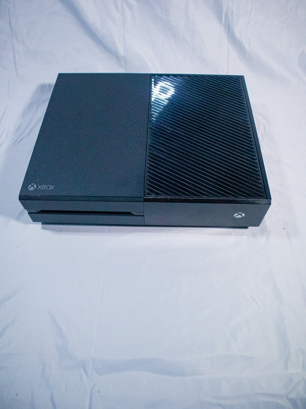 Xbox One Console Includes Wireless Volcano Shadow Red Controller - Picture 3 of 7